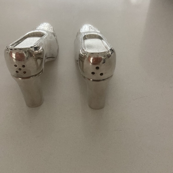 Goodinger silver plate “high heel shoe” salt & pepper shakers.  Collectible. - Picture 4 of 4